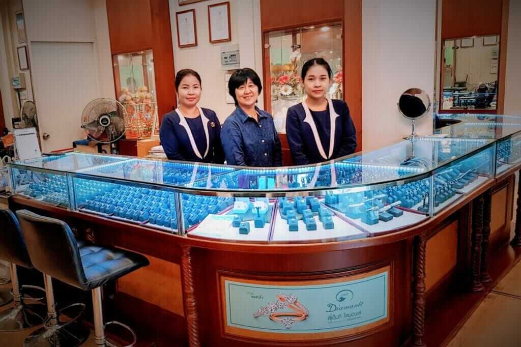 ภายในร้านเพชรสวย
