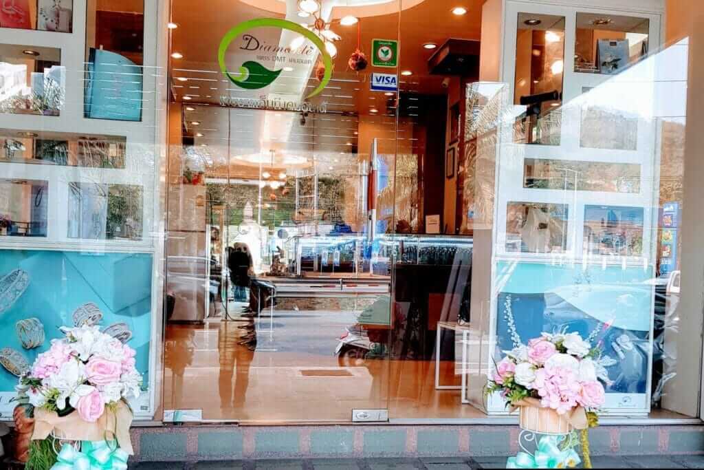 หน้าประตูร้านเพชรสวย